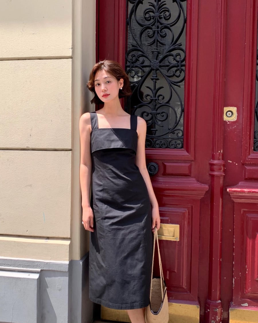 Đôi khuyên tai ngọc trai là đủ để tăng thêm sự long lanh nhưng vẫn đảm bảo nét tinh tế cho outfit