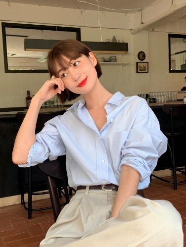 Chiếc túi xách mang tông màu đen 