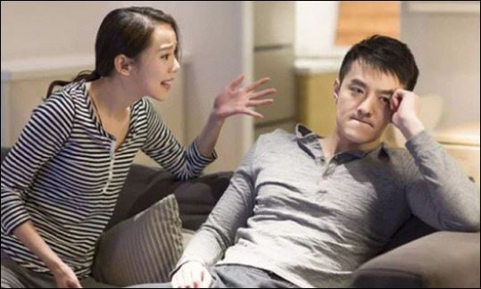 Nên nhớ chị em đừng can thiệp quá sâu như hỏi xem hôm nay chồng đã làm gì, đi với ai, tiêu vào những việc gì. (ảnh minh họa)