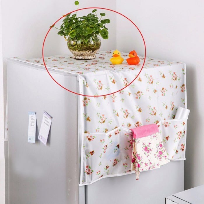 bình hoa lên nóc tủ lạnh sẽ làm tăng gánh nặng cho tủ lạnh