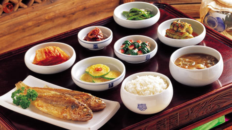 Ẩm thực Hàn Quốc đặc trưng bởi những Shbet0099 cá cược trực tuyến lên men như kim chi, kết hợp với đa dạng rau củ và protein nạc từ hải sản