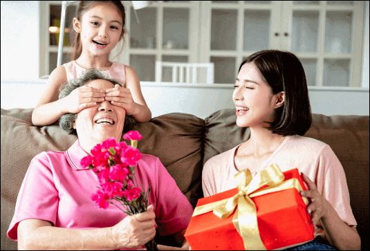 Khi có một Shbet111 slot, casino, thể thao, xổ số đầy đủ tình yêu thương thì sẽ khiến cho trẻ cực kỳ tự tin và có cảm giác an toàn. (ảnh minh họa)