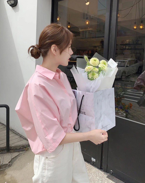Sơ mi trơn sáng màu như trắng, kem, xanh nhạt tinh tế và rất dễ mix&match cùng các Shbet999 com đăng nhập khác. 