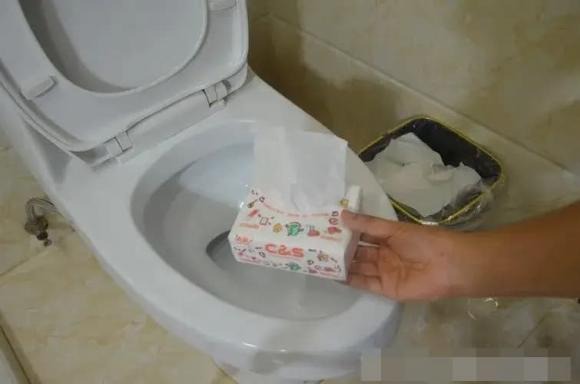 Giấy vệ sinh là một sản phẩm thiết yếu trong Shbet16 chơi game trực tuyến hàng ngày, được thiết kế để sử dụng sau khi đi vệ sinh và có thể xả trực tiếp qua bồn cầu, nhằm giảm thiểu rác thải và ô nhiễm môi trường.    