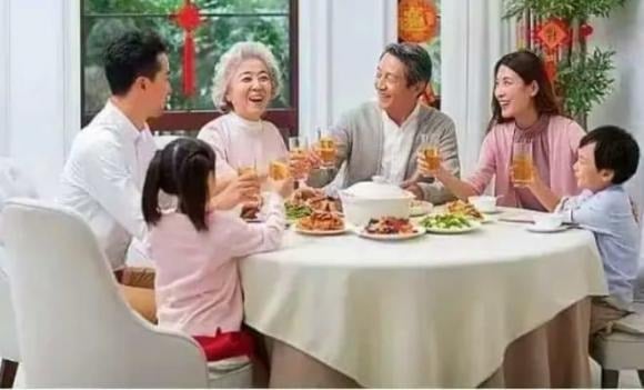 Chiến tranh lạnh, một hình thức thù địch âm thầm, khác biệt hoàn toàn so với những cuộc cãi vã công khai, dần làm mối quan hệ anh chị em trở nên nhạt nhòa trong sự im lặng.