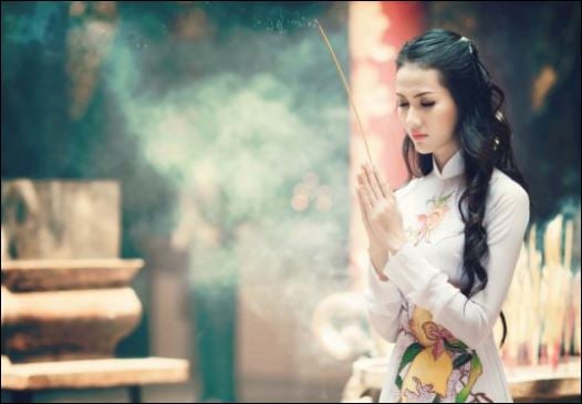 Nhiều người phụ nữ để trở nên xinh đẹp không ngần ngại tiêu tiền của Shbet111 slot, casino, thể thao, xổ số, thậm chí hủy hoại ngoại hình. (ảnh minh họa)