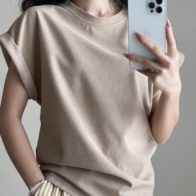 Áo thun là kiểu dáng mỏng nhẹ, dễ mặc dễ phối, đem đến sự cách điệu cho người mặc, giúp Shbet999 com đăng nhập trông sành điệu và bắt mắt hơn. 
