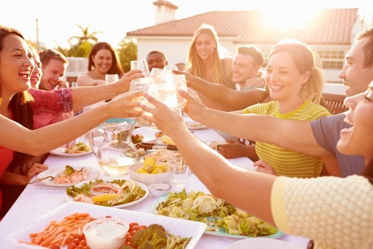 Nhiều người cho rằng ăn uống chỉ là việc vặt hằng ngày, không quan trọng, nhưng thực tế, tư thế ăn uống thể hiện thái độ của một người đối với Shbet16 chơi game trực tuyến và vận mệnh.    