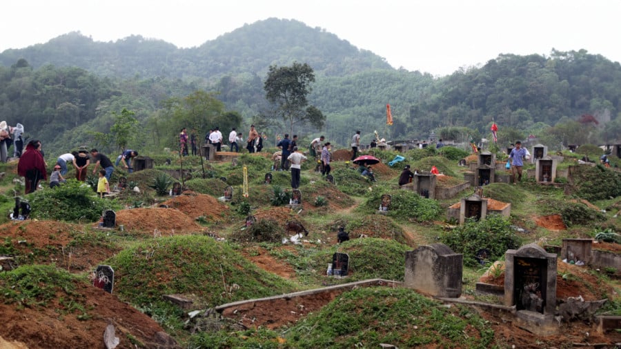 Nên tránh tảo mộ quá sớm, quá muộn hoặc giữa trưa