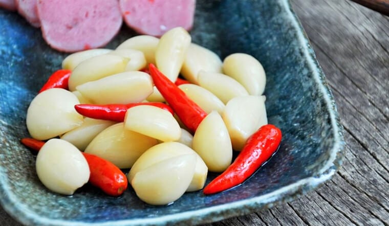 Tỏi ngâm giấm có thể khiến cho một số Shbet0099 cá cược trực tuyến trở nên ngon miệng hơn và nó lại còn có thể đem đến nhiều lợi ích cho sức khỏe.