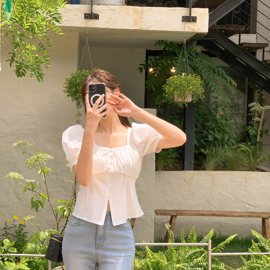 Áo blouse vừa điệu đà vừa giúp chị em tạo nên những bộ Shbet999 com đăng nhập thanh lịch, yêu kiều từ công sở ra phố. 
