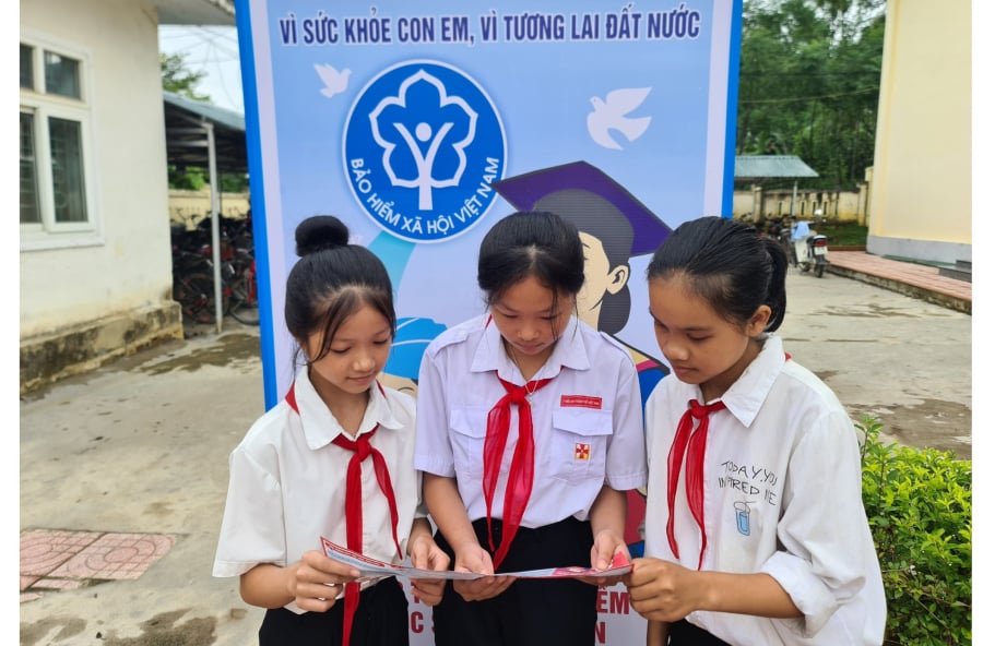 Mức đóng bảo hiểm y tế của học sinh Mừng SHBET phiên bản mới 2025 năm học mới