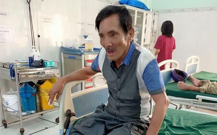 Xôn xao hình ảnh Thương Tín nhập viện cấp cứu?  