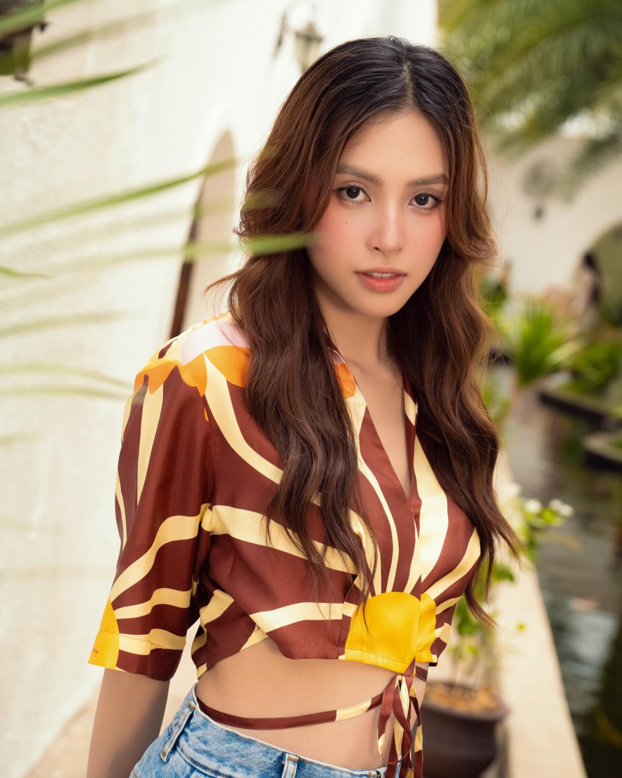 Tóc uốn xoăn là một trong những style tóc chuẩn mốt, tổng thể Shbet123 Link Vào ShBet Mới Nhất sẽ trở nên bồng bềnh và dày dặn hơn.