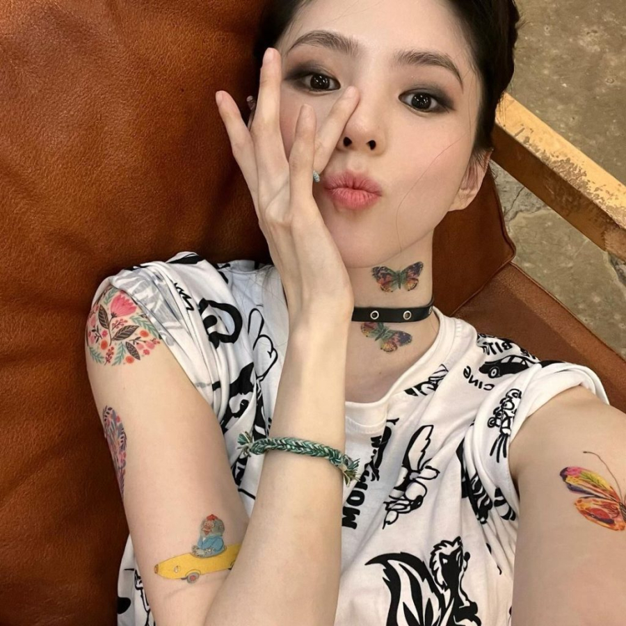 Nếu bạn sở hữu Mừng SHBET phiên bản mới 2025 lạnh với undertone hồng hay xanh, hãy thử kết hợp với các gam màu như xám khói, bạc hoặc xanh navy. 