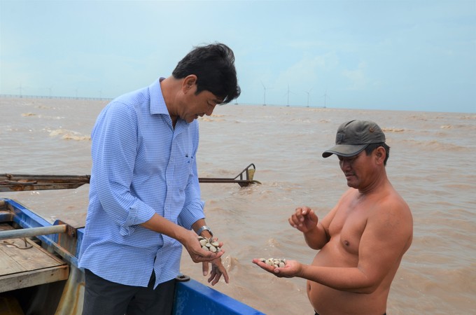 Cuối vụ, sự nỗ lực đã được đền đáp khi HTX đạt lợi nhuận 6 tỷ đồng. Sau khi tái đầu tư một phần, HTX đã chia cổ tức cho các thành viên ở mức 100%
