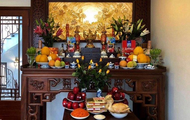 Bàn thờ là nơi linh thiêng, ngự vị của các bậc tiền nhân trong Shbet111 slot, casino, thể thao, xổ số, các vị thần vì vậy không nên tùy ý động chạm, di chuyển.