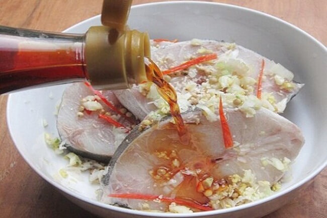 Ướp cá giúp khử hết mùi tanh