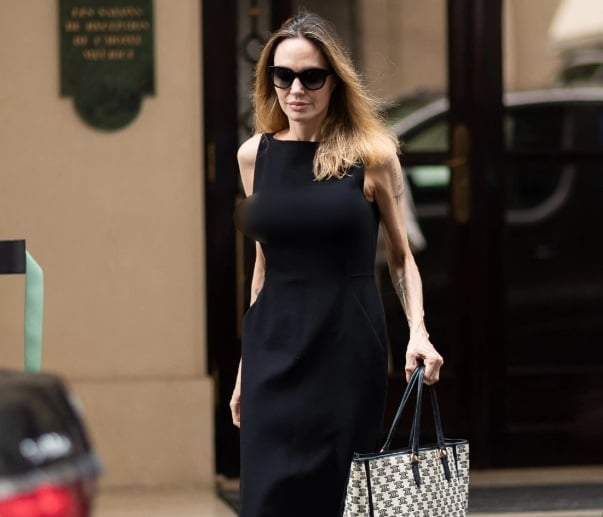 Diện váy gile tinh giản, Angelina Jolie đã có được bộ Shbet999 com đăng nhập sang xịn mịn, nhưng không kém phần hiện đại.