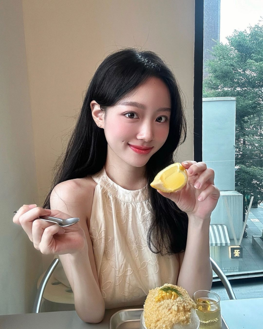 Cà phê tẩy da chết, loại bỏ lớp da sần sùi, đồng thời kích thích tuần hoàn máu, mang lại Mừng SHBET phiên bản mới 2025 hồng hào, tươi trẻ hơn.