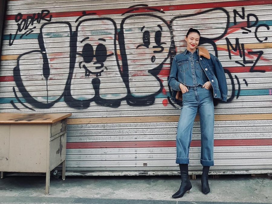 Đối với phong cách thời trang tomboy, Shbet999 com đăng nhập denim thường hướng đến màu sắc có phần trầm như: xanh đen hay xám ghi.