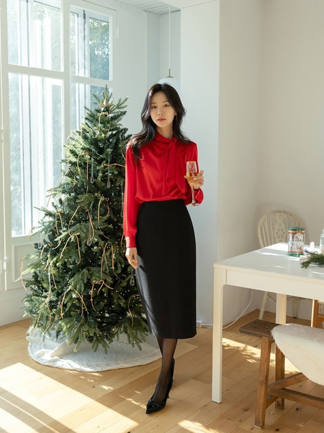 Sơ mi cổ thắt nơ màu đỏ là Shbet999 com đăng nhập nhất định phải có trong tủ nếu muốn trở nên nổi bật, sang trọng hơn trong dịp Tết này.