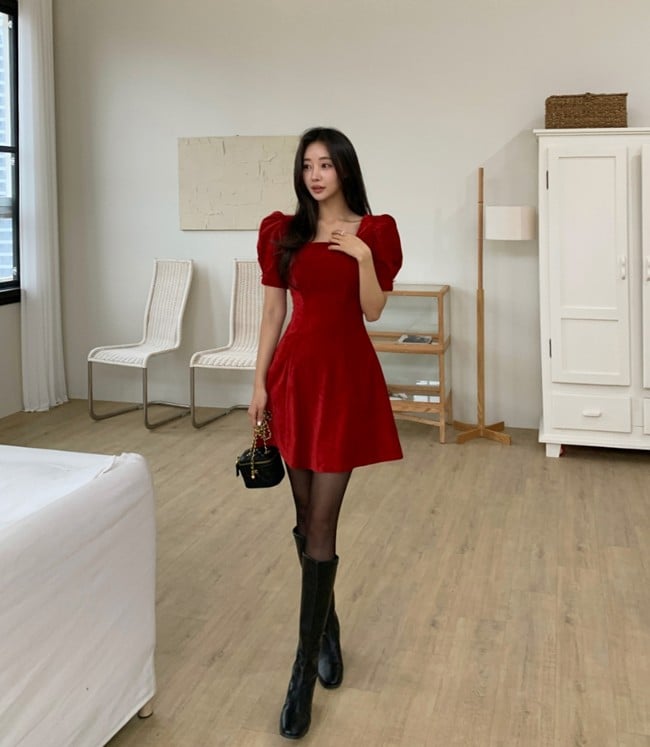 Hãy mix item này với boots dài tới gối nếu muốn trông sành điệu hơn.