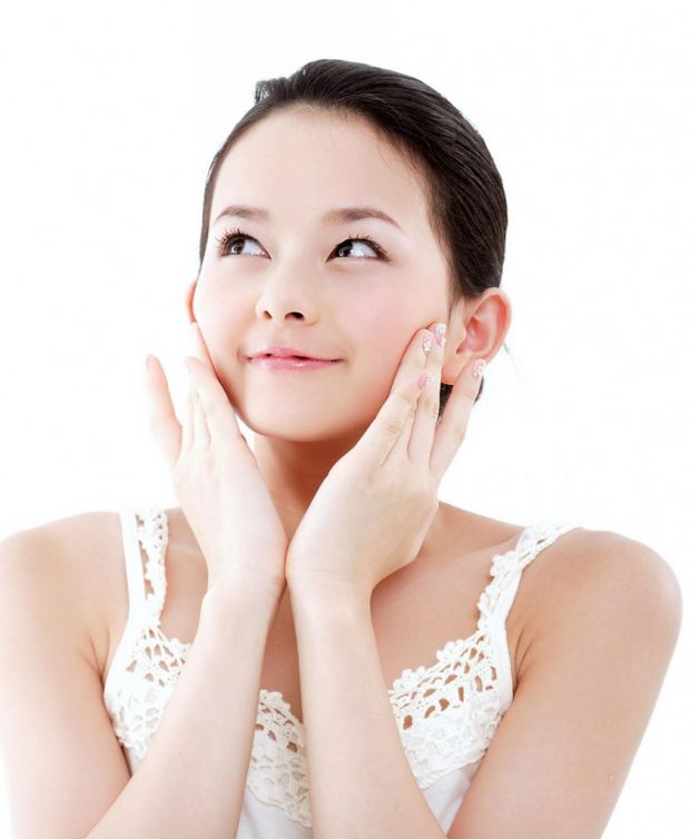 Nước nóng có thể làm mất nước và làm khô da, gây kích ứng cho Mừng SHBET phiên bản mới 2025 nhạy cảm. Nên chọn nước ấm để tắm và hạn chế thời gian tiếp xúc với nước.    