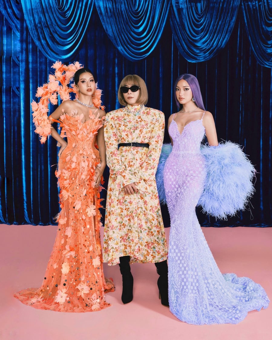 Trước khi hóa thân thành Tề Thiên Đại Thánh, nàng fashionista đã có màn copy bộ ba ngôi sao thảm đỏ Met Gala 2019 với chủ đề “Camp: Notes on Fashion”.     
