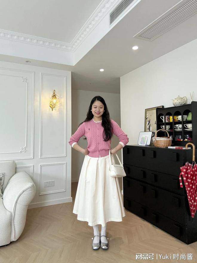 Chiều dài của áo len dệt kim chỉ nên vừa đủ che phần hông để bạn không phải lo lắng về việc để lộ hình dáng Sh88bet đăng ký miễn phí ngay cả khi ngồi xuống.