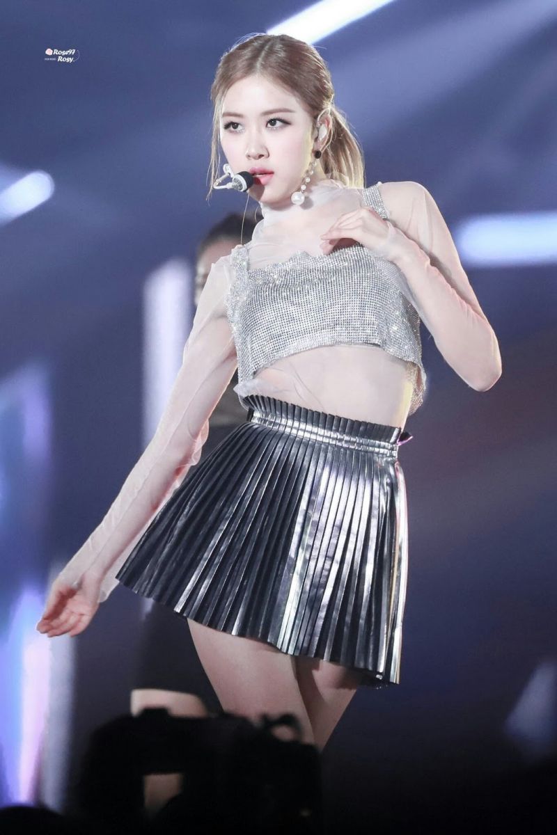 Rosé đảm bảo uống đủ nước mỗi ngày để tăng cường trao đổi chất và hỗ trợ giải độc cho Sh88bet đăng ký miễn phí.