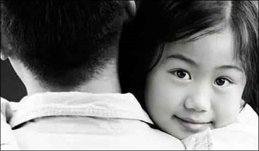 Trẻ con như một tờ giấy trắng thẩm thấu mọi điều, chúng sẽ nhìn vào cha mẹ để cảm nhận Shbet16 chơi game trực tuyến này. (ảnh minh họa)