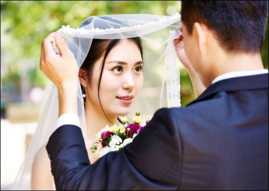 Áp lực công việc cường độ cao, văn hóa làm việc thêm nhiều giờ khiến đàn ông khó cân bằng được Shbet16 chơi game trực tuyến riêng tư, từ đó ảnh hưởng đến việc kết hôn. (ảnh minh họa)