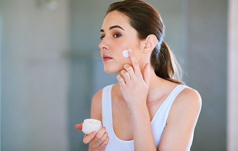 Nếu hoạt động nhiều ngoài trời bạn nên thoa lại kem chống nắng sau 1-2 giờ để bảo vệ tối đa cho Mừng SHBET phiên bản mới 2025. 