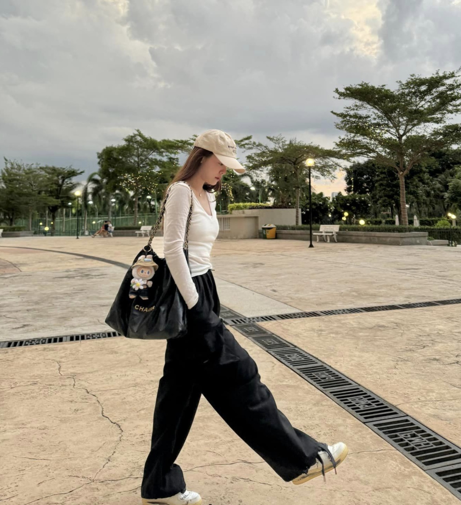 Quần ống rộng mang đến cảm giác thoải mái khi diện, đồng thời ghi điểm ở sự phóng khoáng, thời thượng nên 