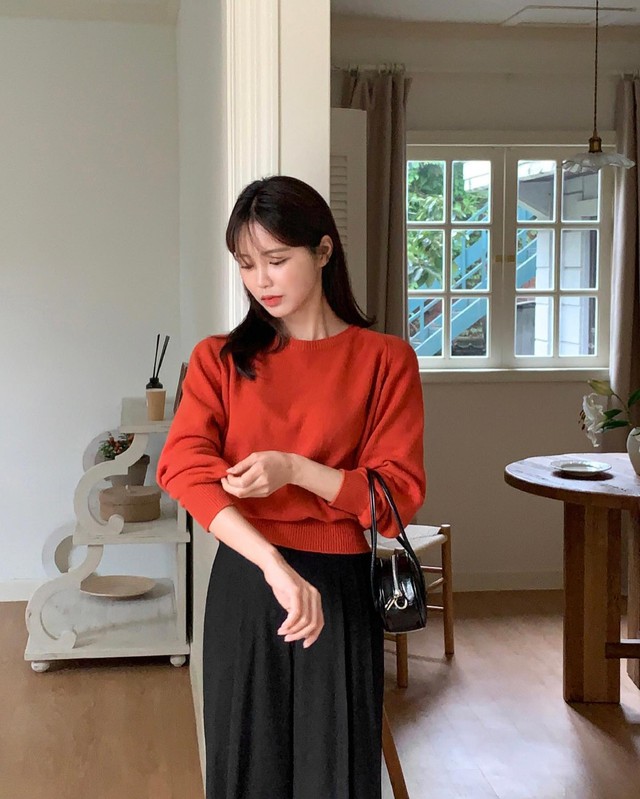 Áo len màu sắc sẽ giúp phong cách mùa lạnh, đơn giản là nàng có được bộ Shbet999 com đăng nhập hài hòa, đẹp mắt.