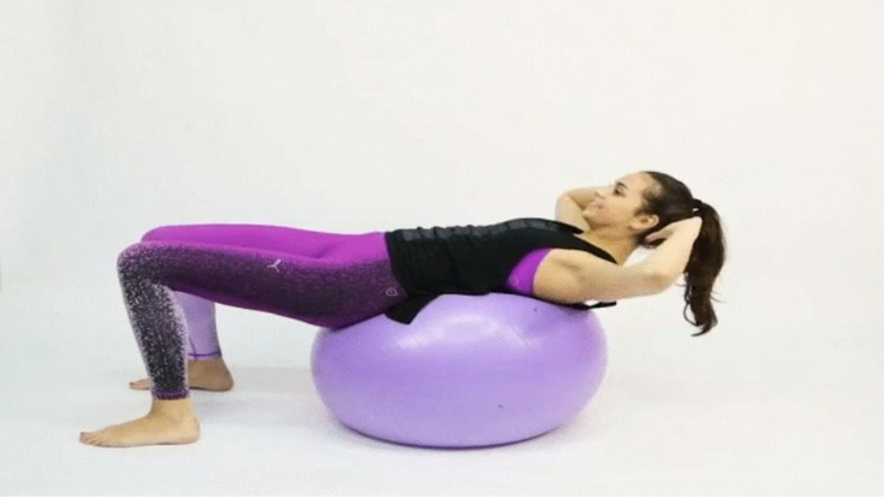 Động tác nâng đầu gối