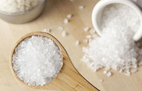 Muối giúp làm sạch tóc và da đầu một cách tự nhiên mà không gây hư tổn như các loại Shbet thế giới casino trong tay bạn chứa hóa chất.     