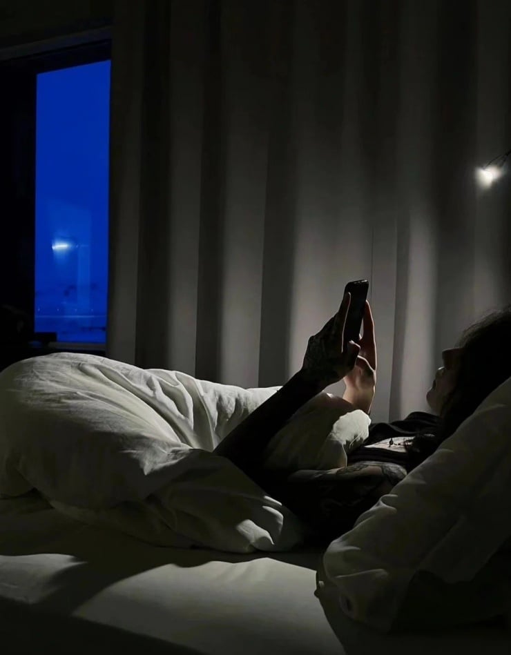 Thức khuya thường kèm theo việc ăn vặt vào ban đêm, nạp thêm calo mà Sh88bet đăng ký miễn phí không kịp tiêu hao.