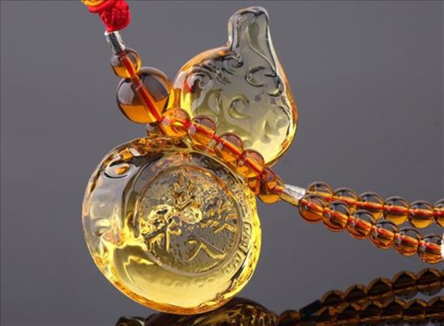 Trước nhà treo một quả hồ lô ngay phía có gió thổi mạnh nhất để có thể thu bớt “sát khí” từ bên ngoài thổi vào