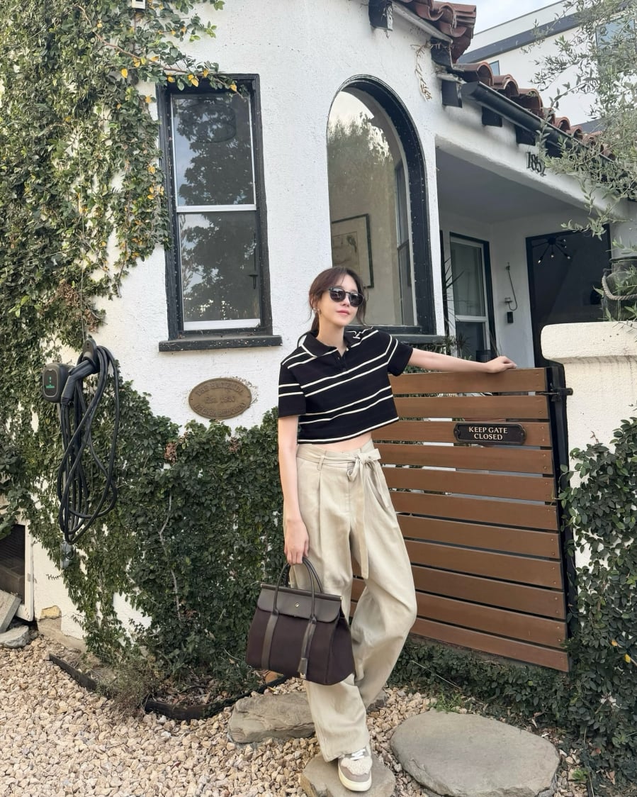 Quần âu ống suông kết hợp cùng các mẫu áo đứng dáng như áo len, áo sơ mi, áo blouse tay bồng giúp hoàn thiện vẻ ngoài chuẩn thanh lịch tới công sở.