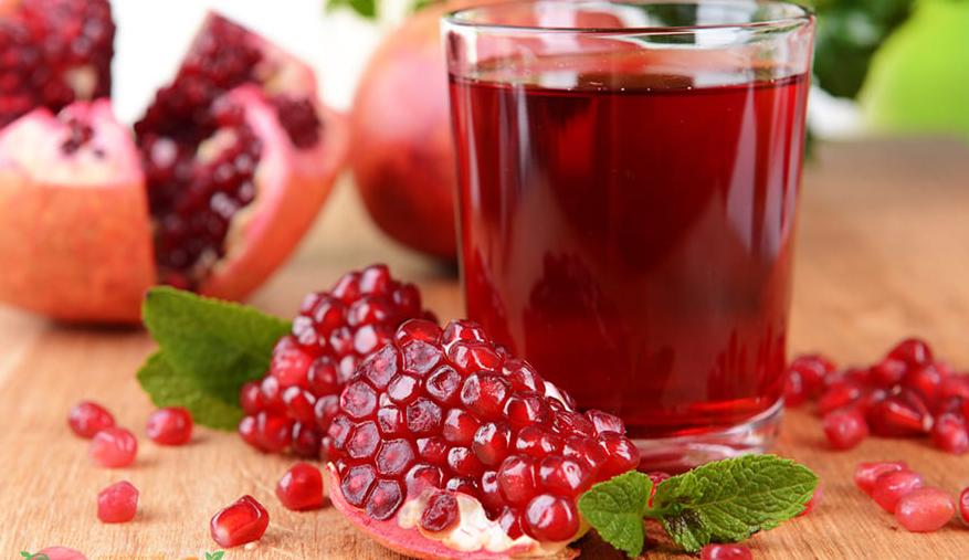 Các khoáng chất và vitamin trong lựu giúp giữ ẩm cho da từ sâu bên trong, khiến Mừng SHBET phiên bản mới 2025 mềm mịn, căng mọng, và hạn chế tình trạng da bong tróc hay nứt nẻ.    