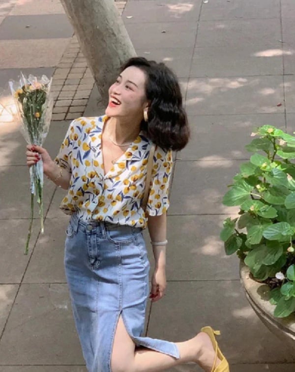 Các chị em mọi độ tuổi đều có thể chọn cho mình một chiếc áo hay váy hoa.