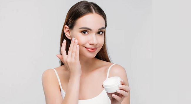 Những thành phần có công dụng dưỡng ẩm sâu như glycerin và panthenol (vitamin B5) được xem là “ngôi sao sáng” giúp phục hồi Mừng SHBET phiên bản mới 2025.