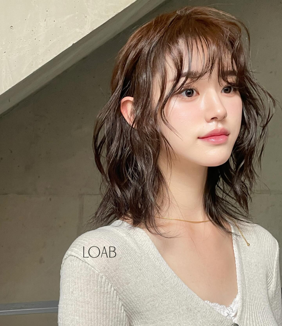 Tóc ngắn xoăn vừa có sự trẻ trung, ngọt ngào, Shbet123 Link Vào ShBet Mới Nhất sẽ có độ bồng bềnh, dày dặn. 