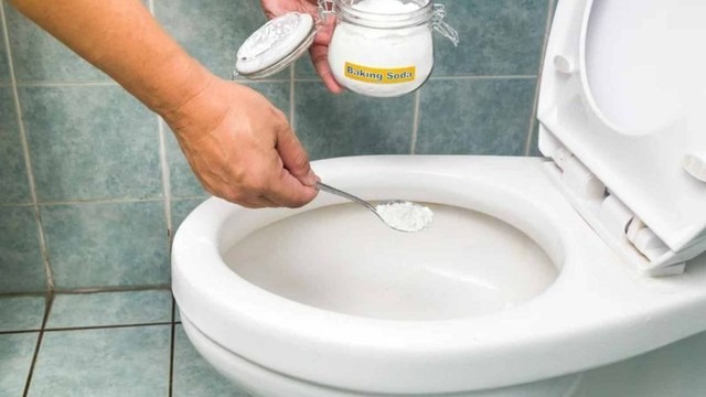 Phương pháp này thích hợp khi nguyên nhân tắc nghẽn là do thực phẩm dư thừa, giấy vệ sinh, nhưng không áp dụng cho các vật liệu như nhựa hoặc kim loại.    