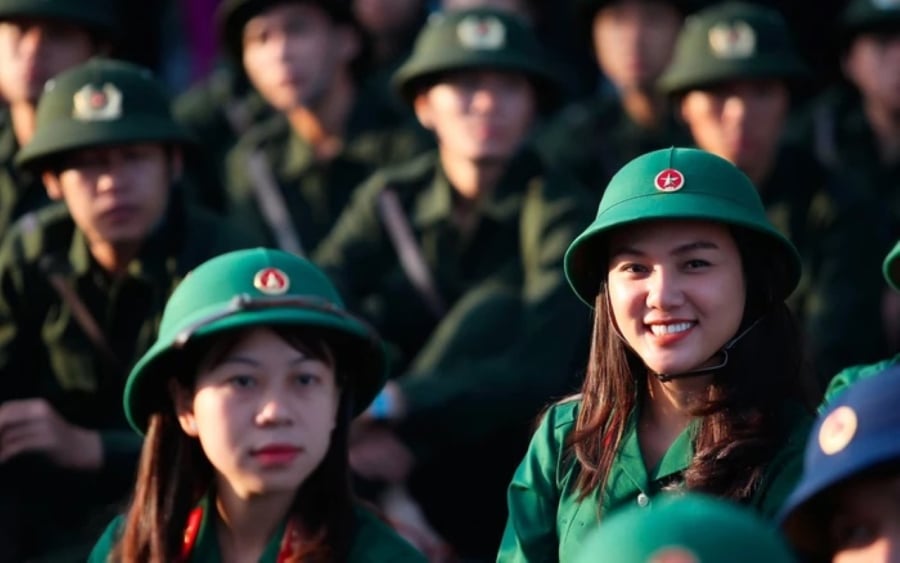 Ngoài điều kiện, tiêu chuẩn chung như đối với tuyển chọn và gọi công dân nam nhập ngũ, công dân nữ phải đáp ứng một số điều kiện, tiêu chuẩn riêng. (Ảnh minh họa)