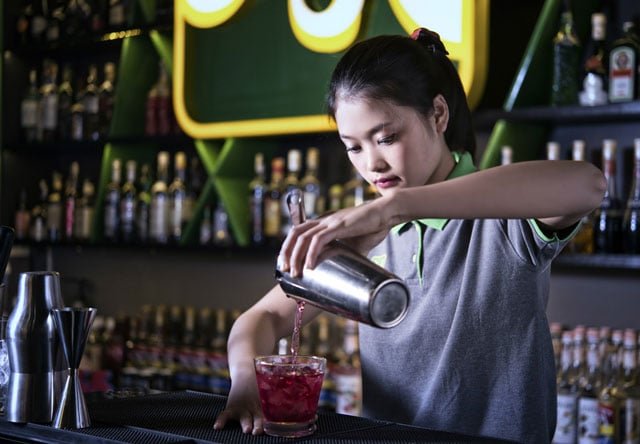 Nghề pha chế không cần nhiều thời gian học tập vẫn có thể có mức thu nhập khủng
