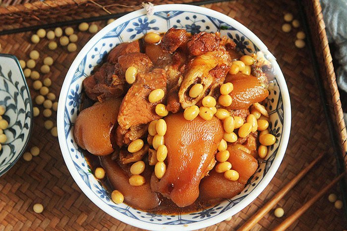 Chân giò kho hạt đậu nành