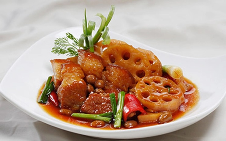 Thịt kho củ sen